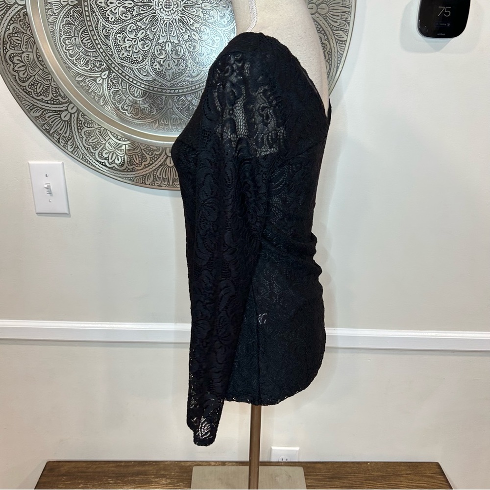 NWT White House Black Market black lace long sleeve top - Size XS - Picture 5 of 9